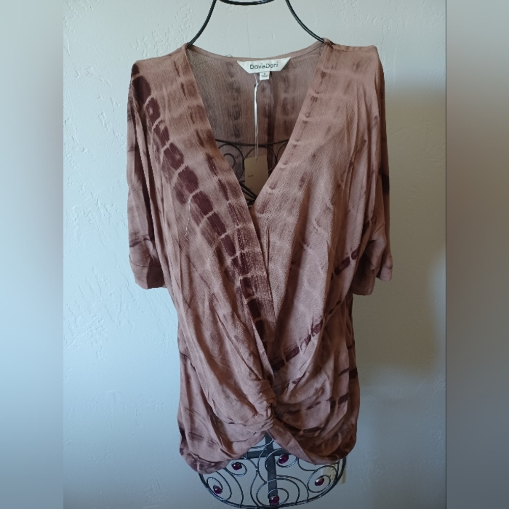 NWT Davi & Dani Brown Tie-Dye Crossover Knot Front Blouse Sm-Med